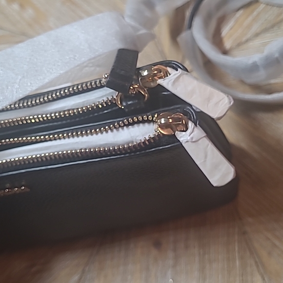 Michael Kors Jet Set Travel Bag - Picture 5 of 8